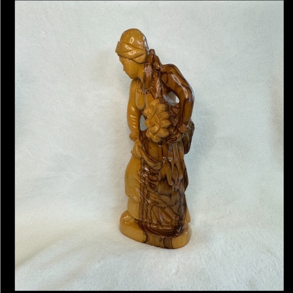 Olive Wood Hand carved collectible Ruth biblical figurine - Picture 2 of 11
